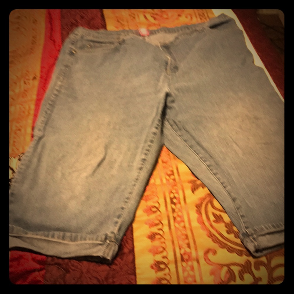 Capri jeans size 24